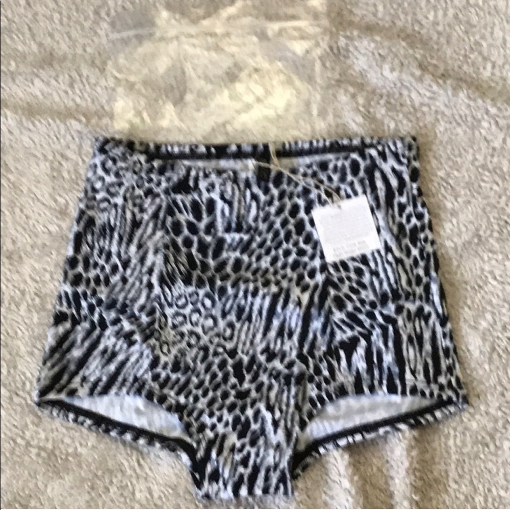 NWT Onzie High Waist Short